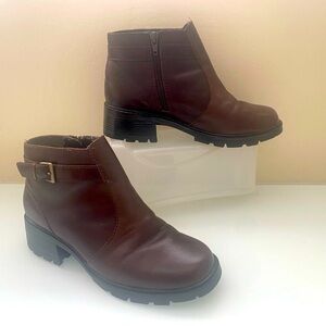 High Sierra Brown Leather Square Toes Block Buckle Accent Size 7M Ankle Boots